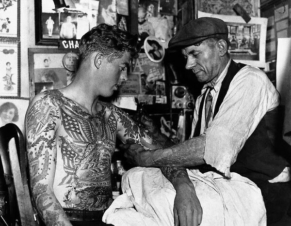 Η ιστορία του σύγχρονου τατουάζ από τους Ινδιάνους ως τους χίπστερς