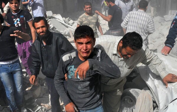 Συρία: 12 νεκροί από αεροπορικές επιδρομές - Βομβαρδίστηκε και μία κλινική