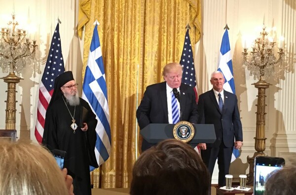 Mπουζούκια στον Λευκό Οίκο -O Tραμπ είπε πως αγαπά τους Έλληνες και τους καλωσόρισε στη δεξίωση για την 25η Μαρτίου