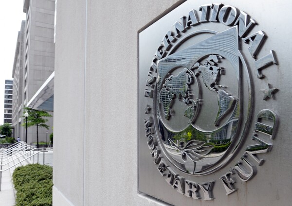 Το ΔΝΤ επιμένει για "αισθητή" μείωση του χρέους