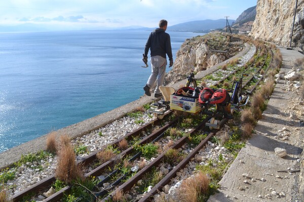 Railbiking: ποδηλασία πάνω στις ράγες του τρένου στα πιο φανταστικά μέρη της Ελλάδας