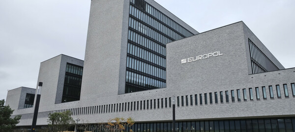 Η Βρετανία απειλεί «να πάρει μαζί της» μετά το Brexit τις πληροφορίες που έδινε στην Europol