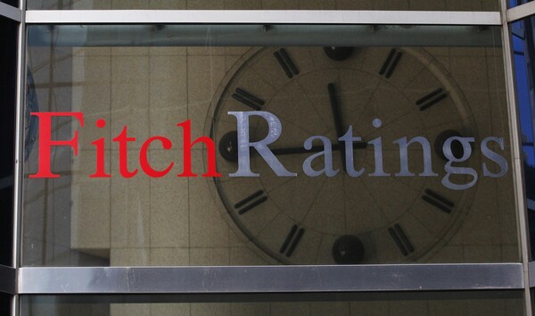 Fitch: Θετικό βήμα για την εκταμίευση της δόσης η συμφωνία, αλλά υπάρχει κίνδυνος στην εφαρμογή