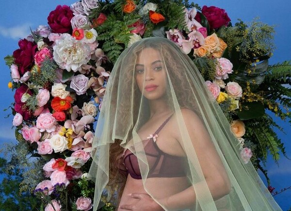 H Beyoncé μόλις ανακοίνωσε πως είναι έγκυος σε δίδυμα και το έκανε με φωτογραφία της κοιλιάς της στο Instagram