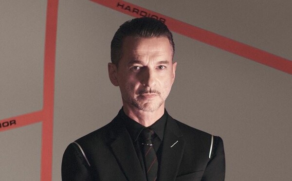O frontman των Depeche Mode πρωταγωνιστής στη νέα καμπάνια του οίκου Dior - BINTEO