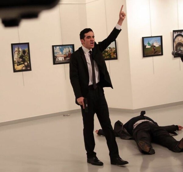 Δολοφονήθηκε ο Ρώσος πρεσβευτής στην Άγκυρα