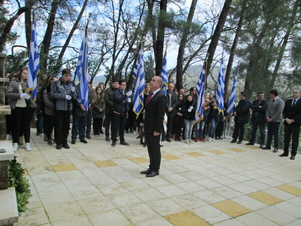 Ιωάννινα: Επεισόδια με αντιεξουσιαστές σε κατάθεση στεφανού-Tέσσερις προσαγωγές