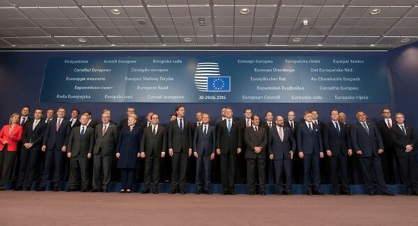 Η ΕΕ αποφάσισε να καταργήσει την "οικογενειακή φωτογραφία" των ηγετών στις συνόδους κορυφής
