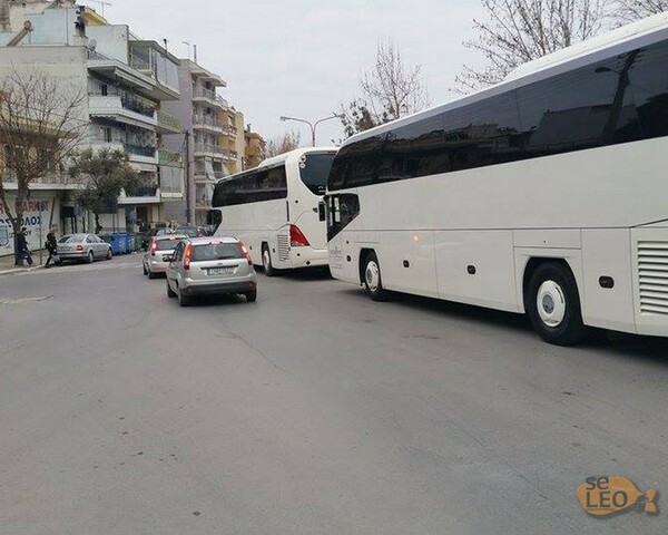 Oι πρώτες φωτογραφίες από την τεράστια επιχείρηση εκκένωσης πληθυσμού στο Κορδελιό