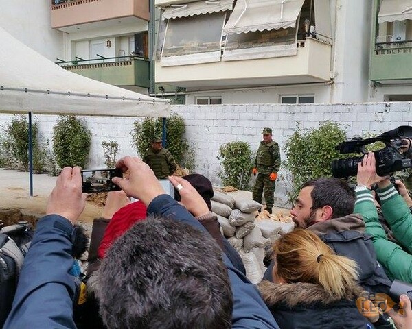 Oι πρώτες φωτογραφίες από την τεράστια επιχείρηση εκκένωσης πληθυσμού στο Κορδελιό