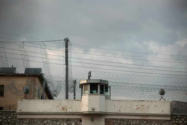 Ένταση στις φυλακές Νιγρίτας: Κρατούμενος επιτέθηκε με σκουπόξυλο σε υπαρχιφύλακα