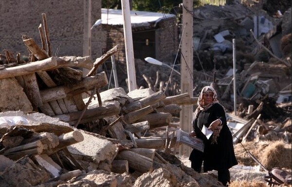 Ιράν: Δύο νεκροί και εκατοντάδες τραυματίες από ισχυρό σεισμό 5,7 ρίχτερ