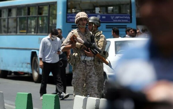 Ιράν: Έρευνες για την τρομοκρατική επίθεση και μάχες με τζιχαντιστές