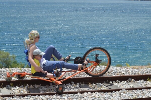 Railbiking: ποδηλασία πάνω στις ράγες του τρένου στα πιο φανταστικά μέρη της Ελλάδας