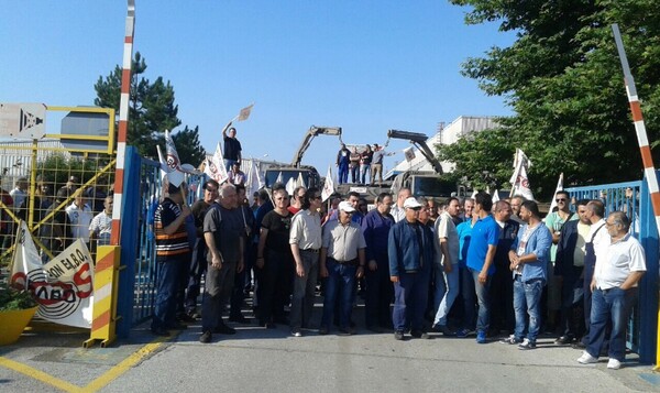 Κατάληψη από εργαζόμενους στο εργοστάσιο της ΕΛΒΟ