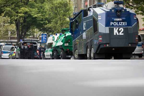 Κολωνία: Δυο αστυνομικοί τραυματίες στις διαδηλώσεις κατά του ξενοφοβικού κόμματος