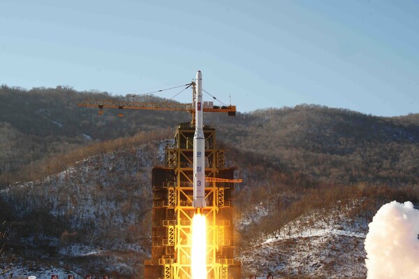 H B. Kορέα πιθανόν να «γιορτάσει» την ορκωμοσία Τραμπ με εκτόξευση πυραύλου