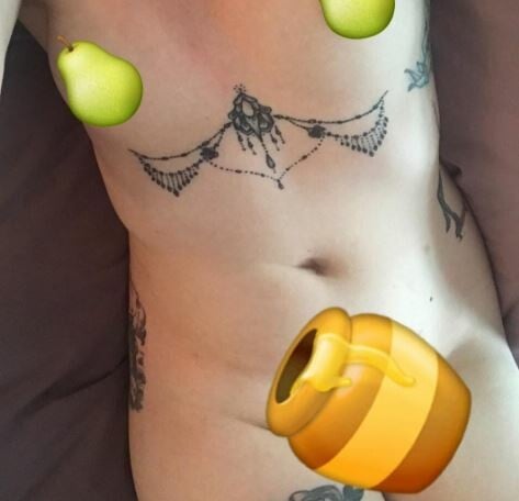 Η Lena Dunham ποζάρει εντελώς γυμνή και δηλώνει πως δεν θέλει πια το σώμα της να γίνεται «τροφή για αστεία»