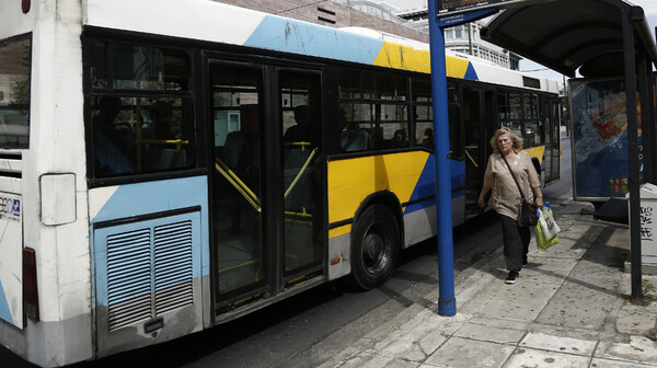 Επίθεση αγνώστων σε λεωφορείο της γραμμής Γλυφάδα–Βάρη