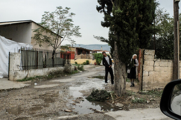 Η LIFO στο γκέτο της Αθήνας όπου ακόμα και τα σκουπιδιάρικα πάνε με συνοδεία της αστυνομίας