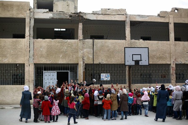 O Σύριος Mohammed Badra, καλύτερος φωτογράφος του 2016, καταγράφει τον πόλεμο από την πλευρά των θυμάτων