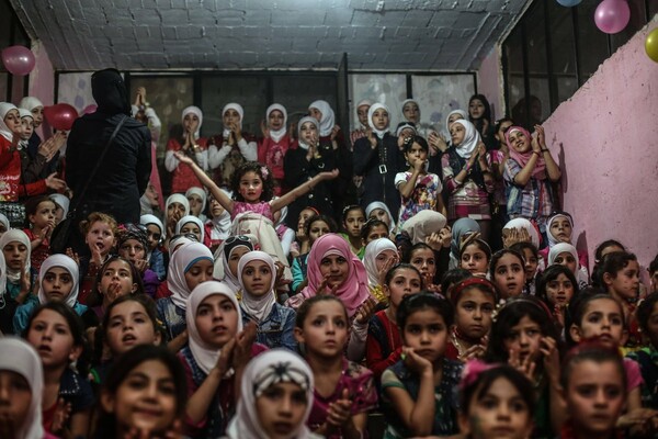 O Σύριος Mohammed Badra, καλύτερος φωτογράφος του 2016, καταγράφει τον πόλεμο από την πλευρά των θυμάτων
