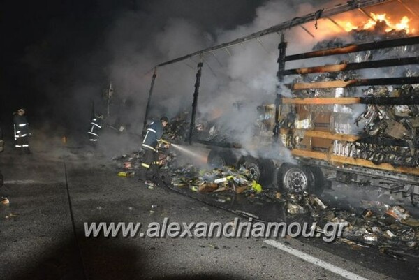 Θεσσαλονίκη: Τρελή πορεία από νταλίκα που κάηκε ολοσχερώς-Υπό την επήρεια αλκοόλ ο οδηγός