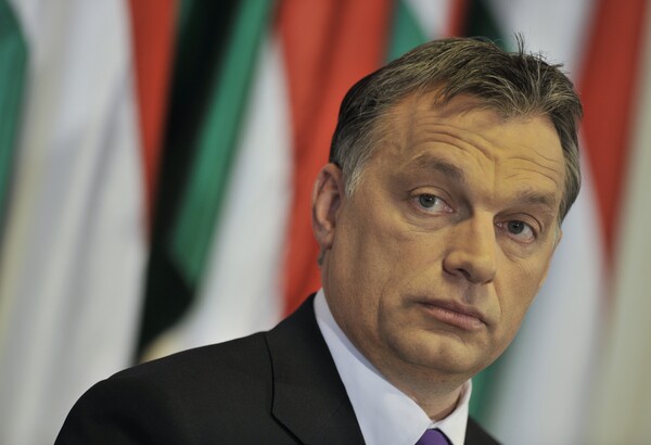 Ο πρωθυπουργός της Ουγγαρίας θέλει να φυλακίζονται οι μετανάστες που φθάνουν στη χώρα