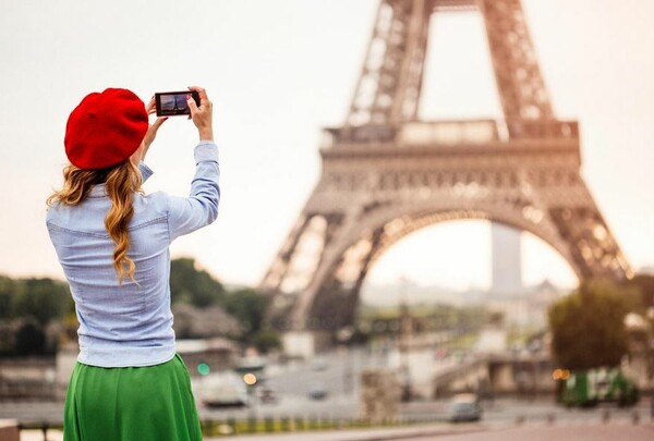 Έρευνα: Η γενιά των millennials επιλέγει τις διακοπές της με βάση το Instagram