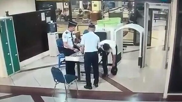 Ινδονησία: Απολύθηκε πιλότος που εμφανίζεται σε κάμερες ασφαλείας να τρεκλίζει πριν από την απογείωση (video)