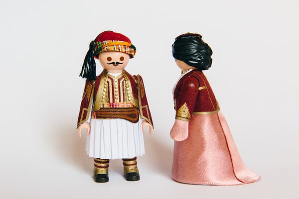 PlaymoGreek, δηλαδή τα Playmobil ως Βλάχες, Καραγκούνες και Σαρακατσάνες