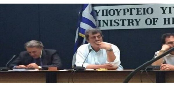 5 σουρεαλιστικές στιγμές με πρωταγωνιστή τον Παύλο Πολάκη που μοιάζουν βγαλμένες από '80ς βιντεοκασέτα