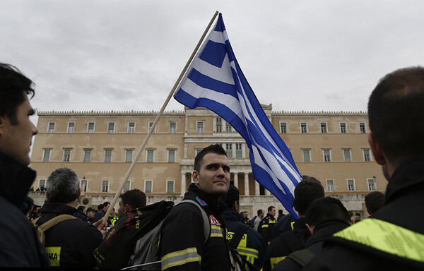 Συλλαλητήριο πυροσβεστών αυτή την ώρα στο κέντρο