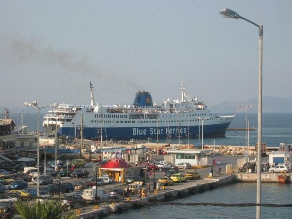 Ι.X. έπεσε στο λιμάνι της Ραφήνας