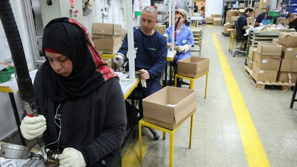 Ικανοποιημένοι με την εργασία των προσφύγων δηλώνουν οι περισσότεροι Γερμανοί εργοδότες