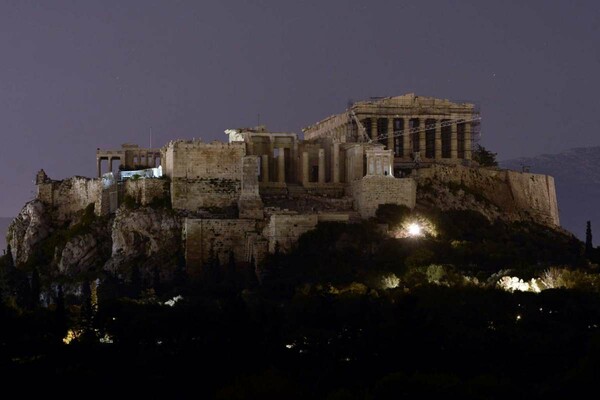 Η ώρα που επιβλητικά μνημεία και τοπόσημα σε όλο τον πλανήτη βυθίστηκαν στο σκοτάδι