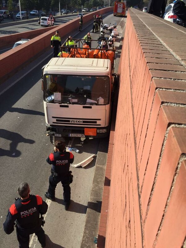 Καταδίωξη στη Βαρκελώνη-Οι αστυνομικοί πυροβόλησαν πολλές φορές κατά φορτηγού που ήταν γεμάτο με φιάλες βουτανίου