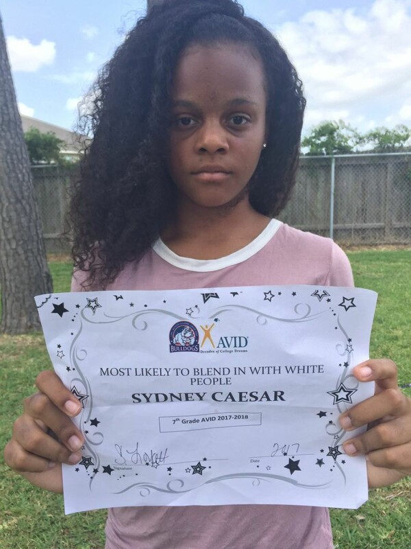 ΗΠΑ: Αντιδράσεις για δάσκαλο που απένειμε βραβείο «τρομοκράτη» σε μια 13χρονη μαθήτρια για πλάκα