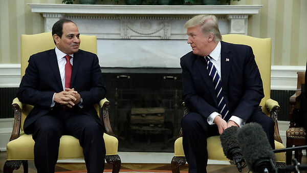 ΗΠΑ: Ο Τραμπ χαιρετίζει τη "φανταστική δουλειά" του Άμπντελ Φάταχ αλ-Σίσι στην Αίγυπτο