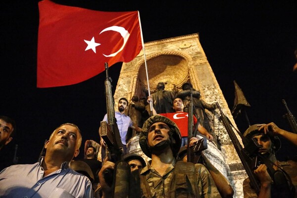Τουρκία: Η αντιπολίτευση καταγγέλλει ότι το πραξικόπημα ήταν υπό τον έλεγχο του Ερντογάν