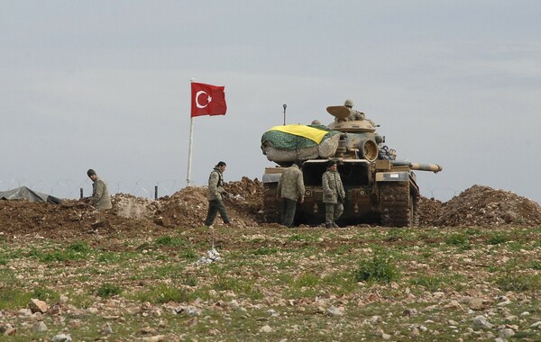 Η Τουρκία ανακοίνωσε ότι ο στρατός της θα παραμείνει στη Συρία, παρά το τέλος των επιχειρήσεων