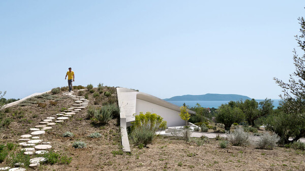 Η Villa Ypsilon στην Πελοπόννησο είναι ένα από τα κορυφαία δείγματα σύγχρονης αρχιτεκτονικής στην Ελλάδα