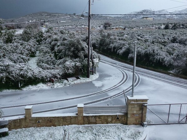 Στα λευκά μεγάλο μέρος της χώρας- Πού υπάρχουν ακόμα δυσχέρειες στην κυκλοφορία