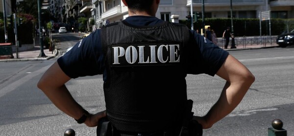 «Είχα εντολή για σαρκική συνάφεια πριν τη συλλάβω», λέει ο αστυνομικός που έκανε σεξ με ιερόδουλη