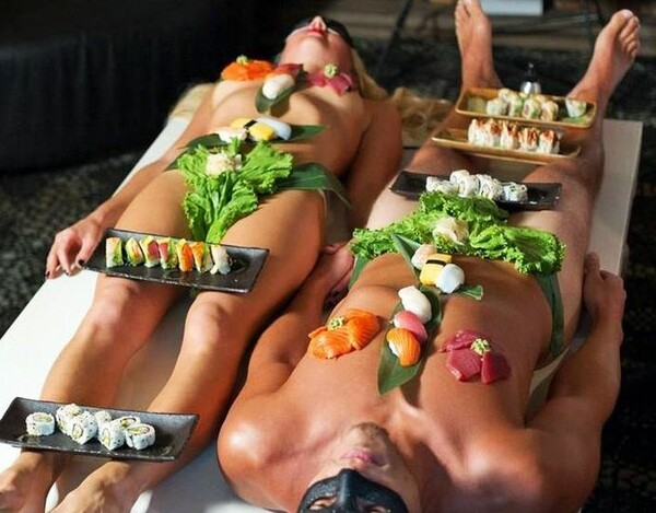 Στο πρώτο εστιατόριο για γυμνιστές στην Ισπανία μπορείς να φας απευθείας πάνω από το γυμνό σώμα των σερβιτόρων