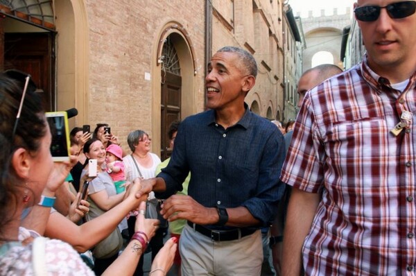 Επίθεση αγάπης στον Ομπάμα από θαυμαστές στην Ιταλία - ΕΙΚΟΝΕΣ