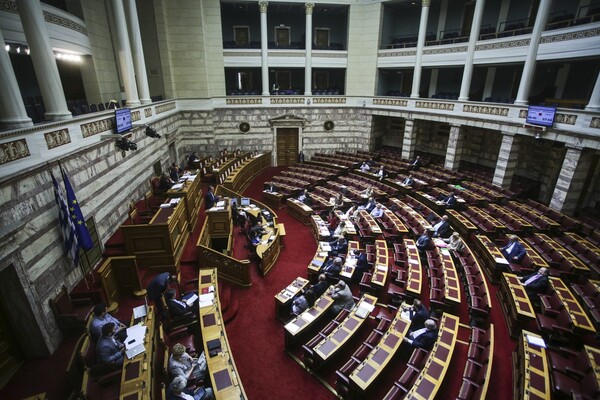 Πέρασε από την επιτροπή της Βουλής το ν/σ για τη νομική αναγνώριση ταυτότητας φύλου