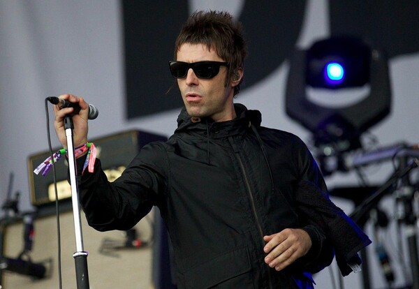 Ο Liam Gallagher σολάρει και οι Βρετανοί τον στέλνουν ξανά στην κορυφή των charts