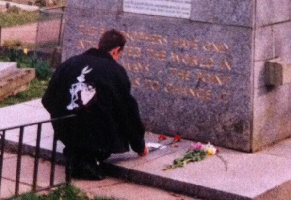 Πριν από 20 χρόνια πήγα *έτσι* στον τάφο του Καρλ Μαρξ