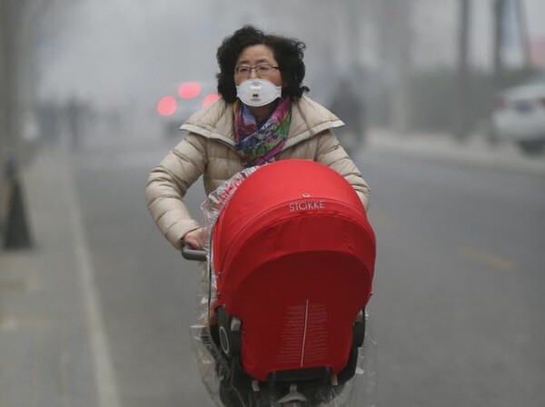 UNICEF: Περίπου 17 εκατ. μωρά κινδυνεύουν από την ατμοσφαιρική ρύπανση